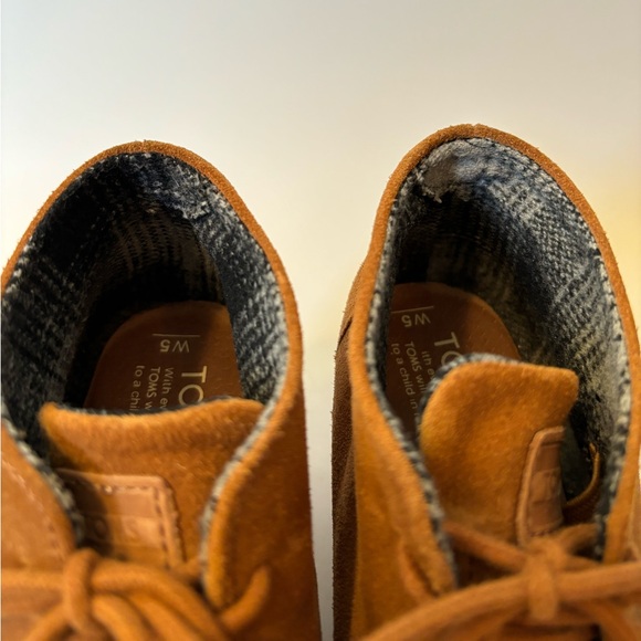 Toms Wedge Booties, Size 5 - Picture 4 of 6